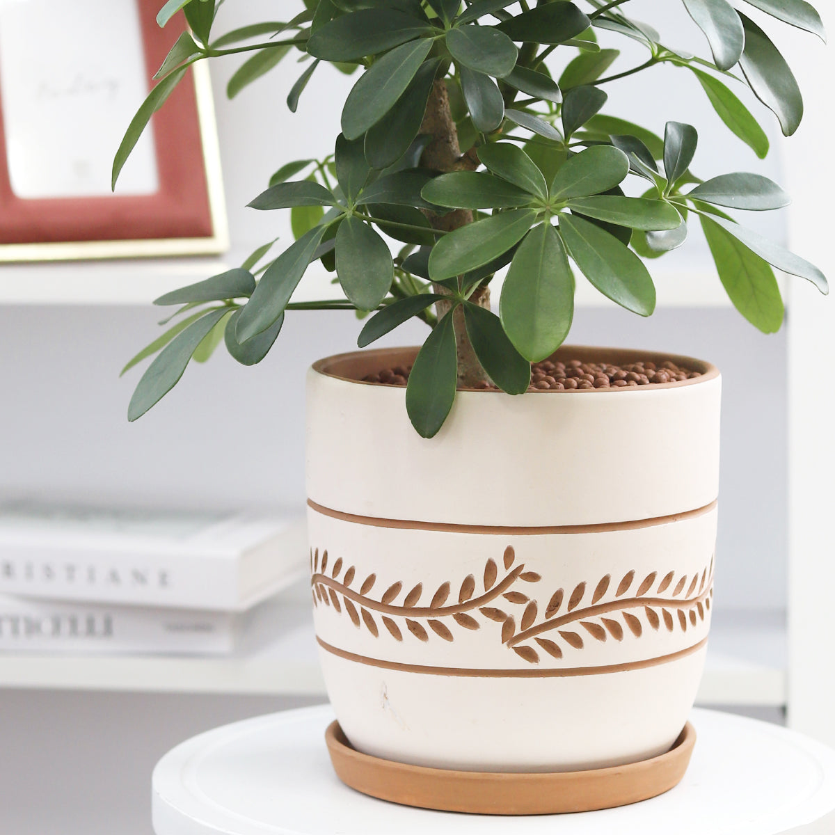 White Clay Horizontal Leaf Pattern Pot