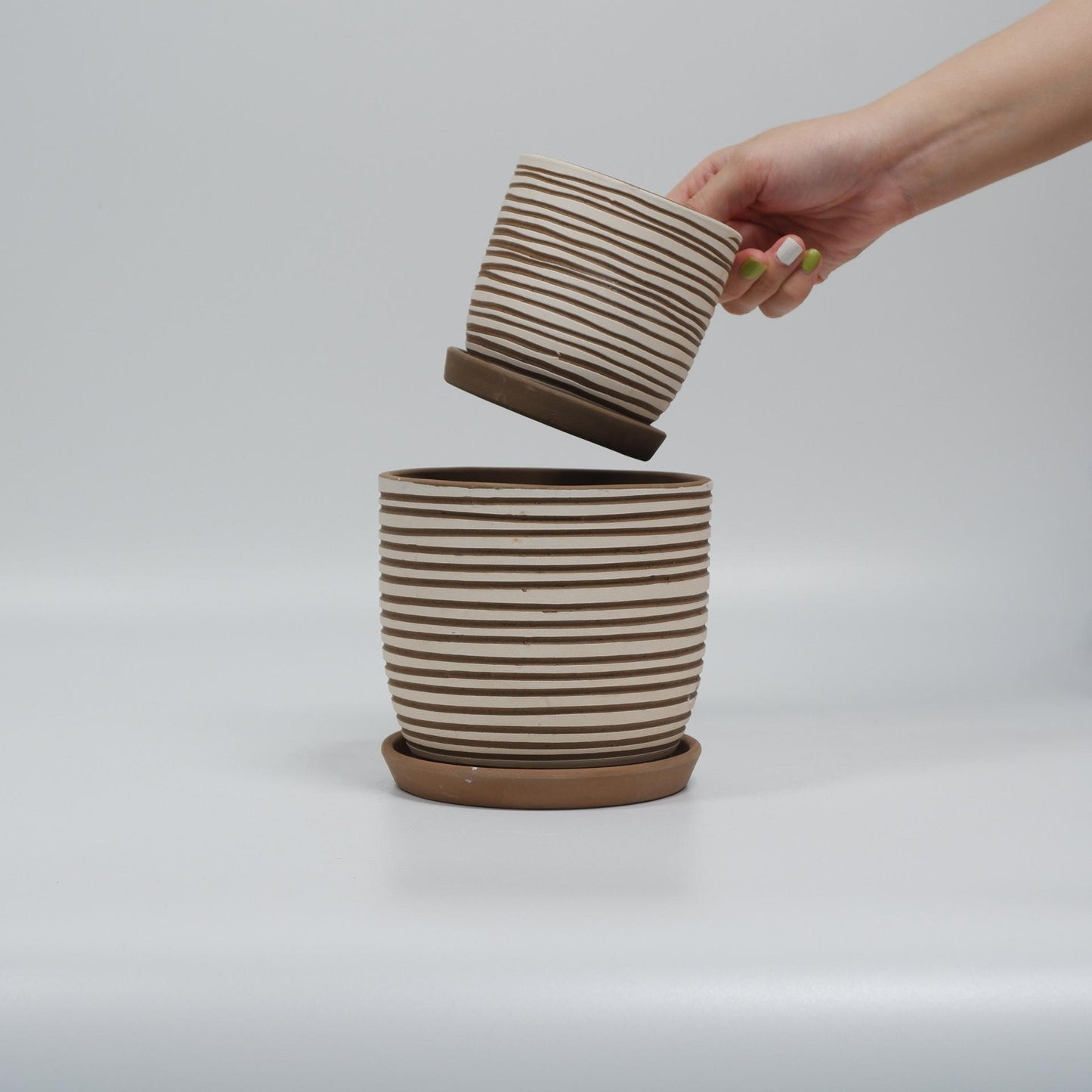 Clay White Stripes Pattern Pot